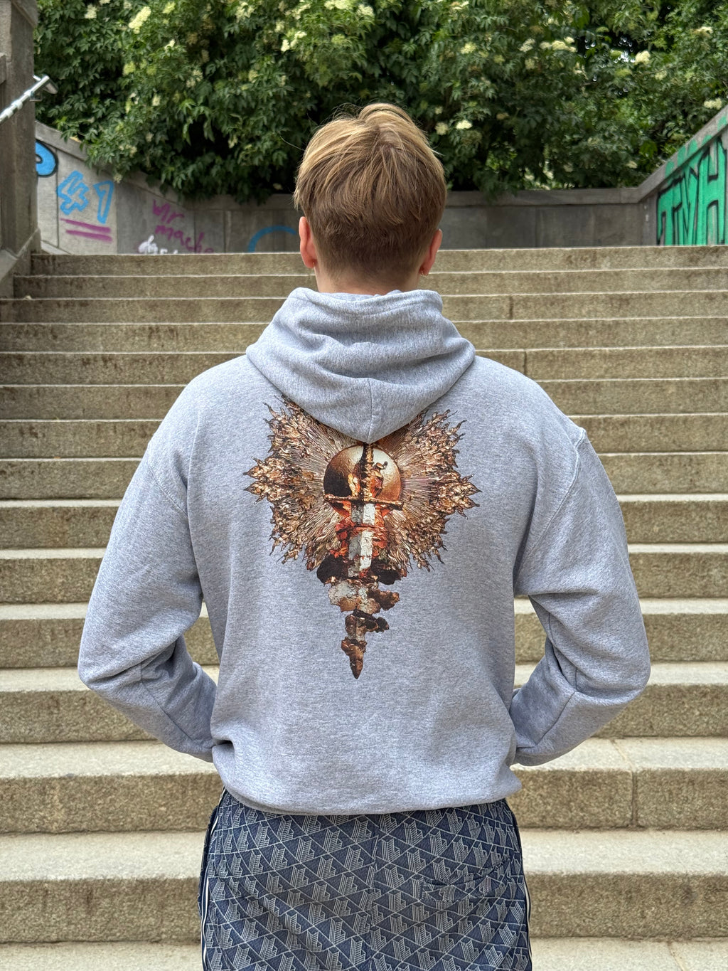 Hoodie mit Lichtschwert Backprint