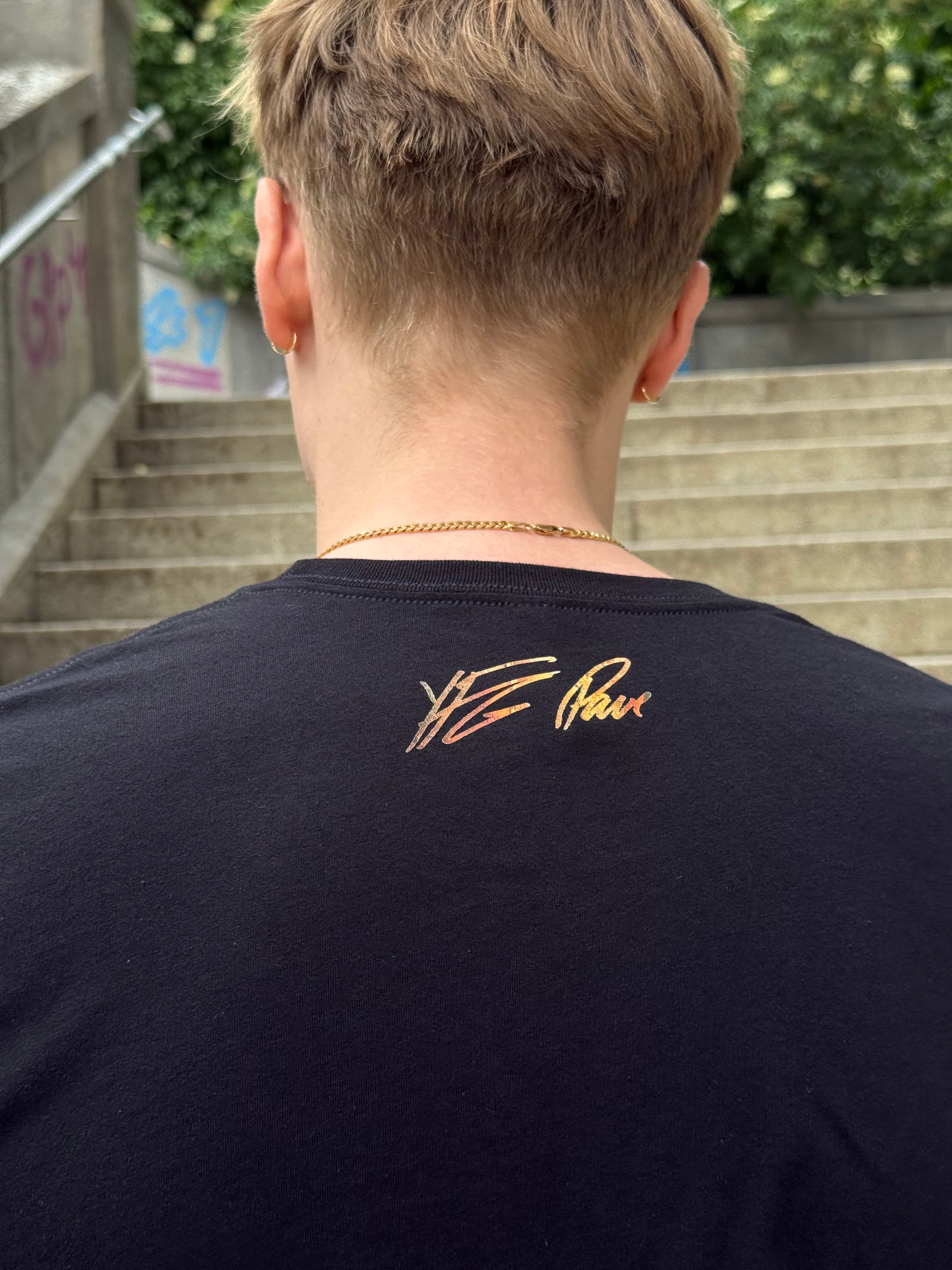 T-Shirt mit Herz-Print auf der Brust.