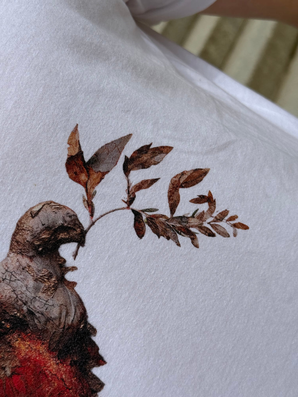 T-shirt mit Friedenstaube und YFG-Zweig